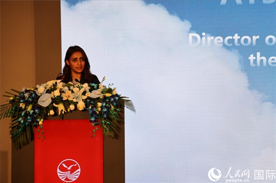 阿聯(lián)酋經濟部旅游司司長艾莎·阿菲菲致辭。人民網記者張志文攝