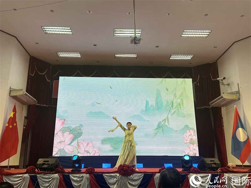 圖片：老撾選手參加第二十三屆漢語(yǔ)橋世界大學(xué)生中文比賽老撾賽區(qū)決賽。孫廣勇攝