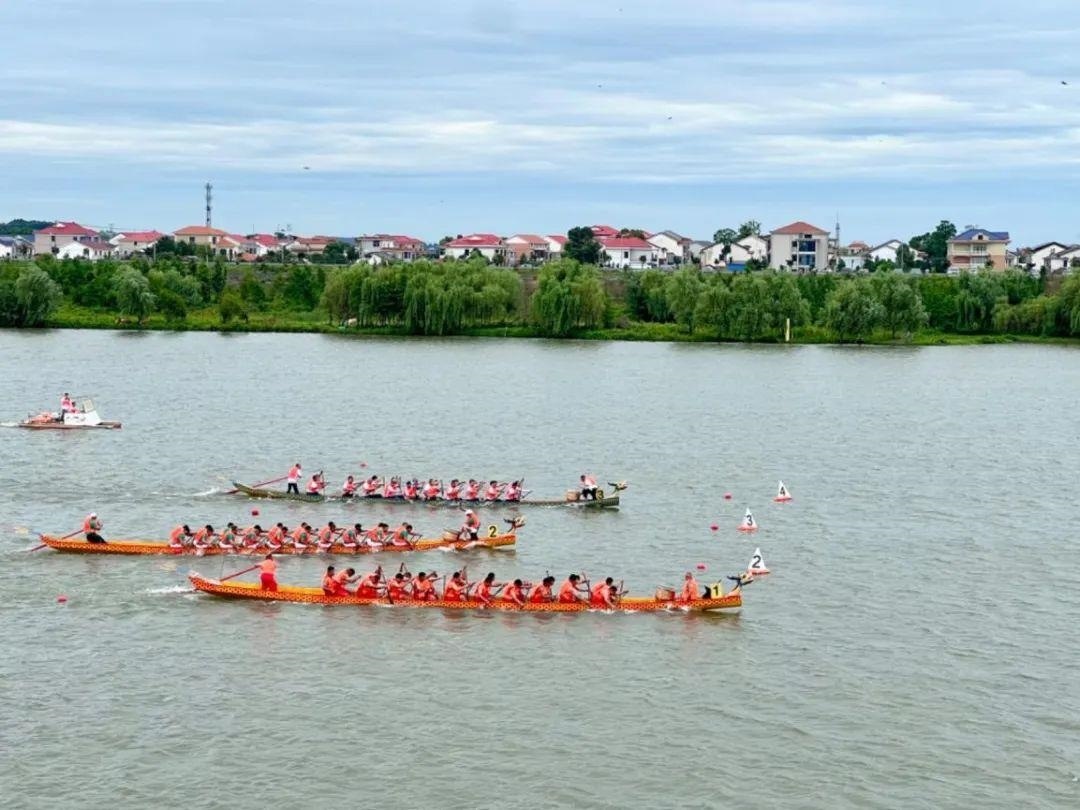 汨羅江上的龍舟競渡