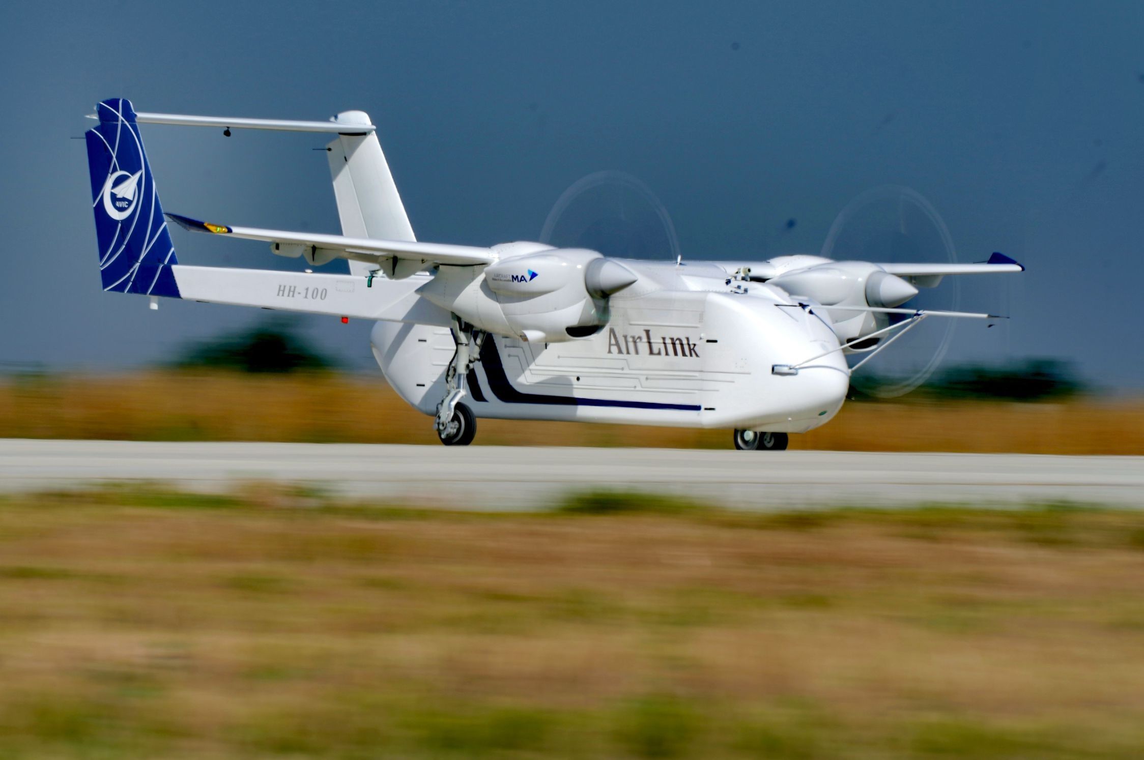 △2024年6月12日，HH-100航空商用無人運輸系統(tǒng)驗證機在西安藍田通用機場首飛成功。