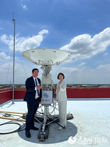 中泰兩國校企合作共贏。左為馬漢科理工大學校長帕納威·普卡亞多，右為銀河航天聯(lián)合創(chuàng)始人劉暢。人民網(wǎng)記者 簡承淵攝