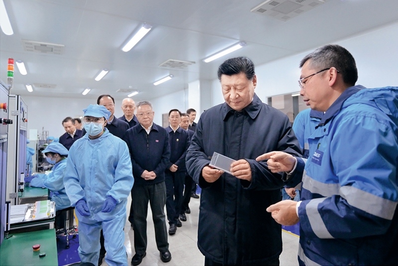 2024年3月18日至21日，中共中央總書記、國家主席、中央軍委主席習(xí)近平在湖南考察。這是18日下午，習(xí)近平在中德合資企業(yè)巴斯夫杉杉電池材料有限公司考察。 新華社記者 謝環(huán)馳/攝