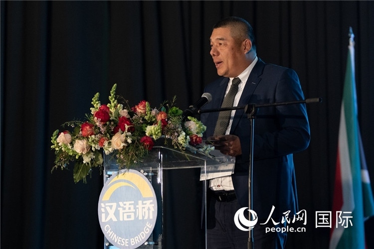 南中經(jīng)貿(mào)協(xié)會(huì)秘書長(zhǎng)韋冬澤做主旨發(fā)言。人民日?qǐng)?bào)非洲中心分社 希拉茲·莫林?jǐn)z