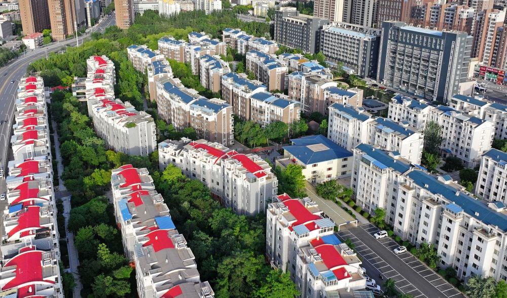 6月19日拍攝的長(zhǎng)城花園社區(qū)（無人機(jī)照片）。