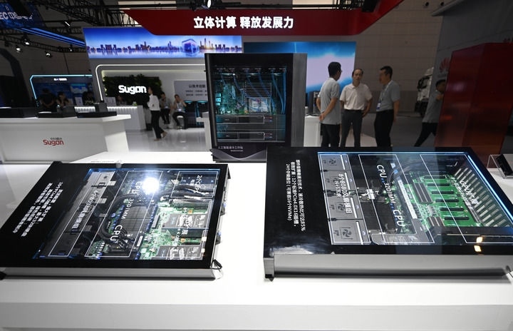 這是6月20日在博覽會上拍攝的中科曙光展區(qū)的一臺人工智能服務(wù)器。新華社記者 趙子碩 攝