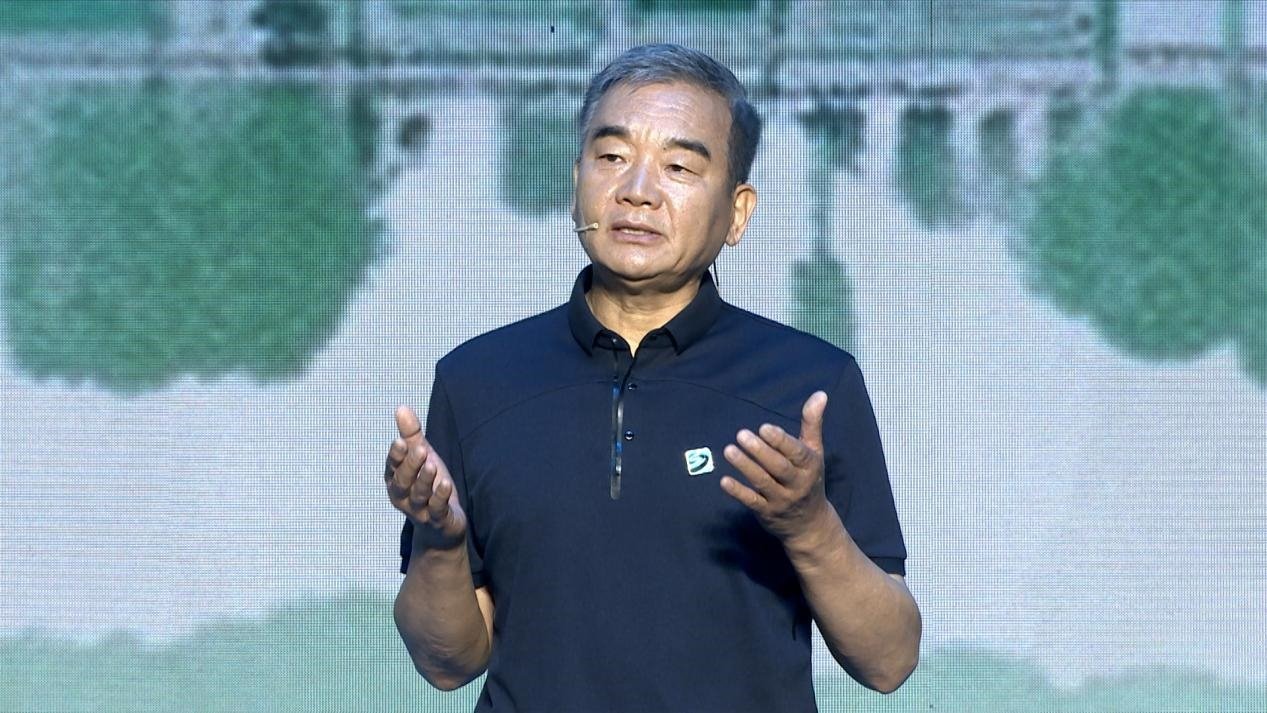 中國博物館協(xié)會理事長劉曙光現(xiàn)場講述。