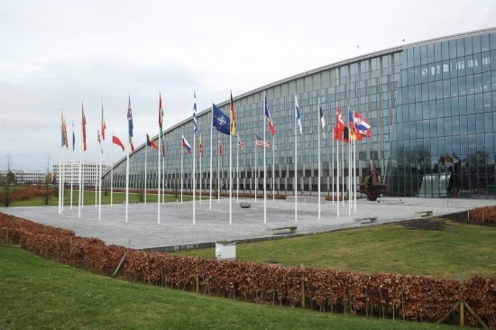  這是2月15日在比利時布魯塞爾拍攝的北約總部一角。為期一天的北約成員國國防部長會議15日在比利時首都布魯塞爾結(jié)束。會議就加強北約的威懾和防御以及對烏克蘭的支持等問題展開討論。新華社記者趙丁喆攝