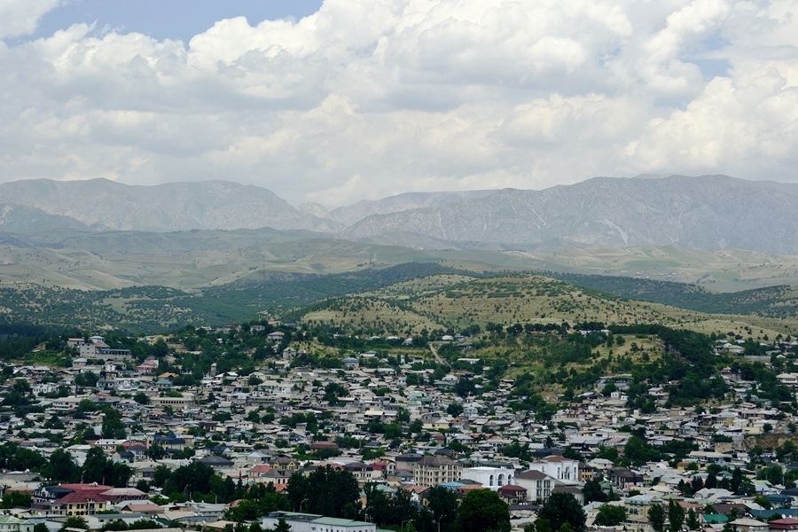 這是2024年6月13日拍攝的塔吉克斯坦首都杜尚別城市風光。新華社記者 鄭開君 攝