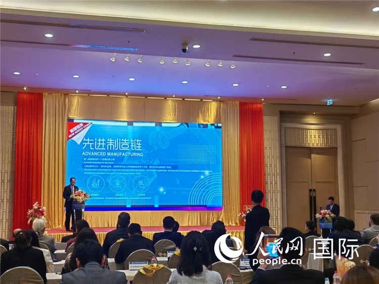 承辦方介紹第二屆鏈博會招展布展情況。人民網(wǎng)記者楊一攝