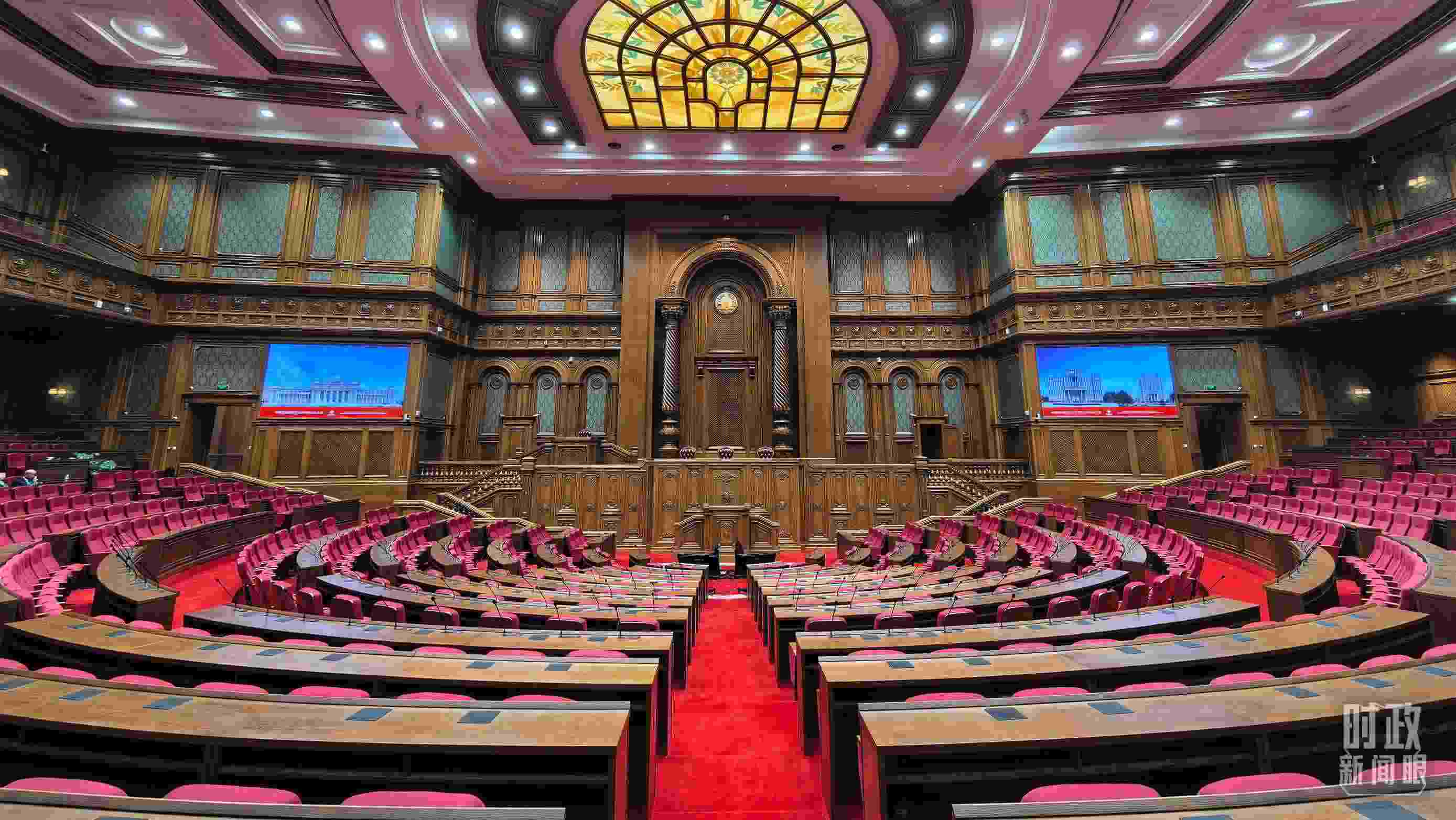 △中方援建塔議會大樓內(nèi)的聯(lián)席議會廳。（總臺央視記者陸泓宇拍攝）