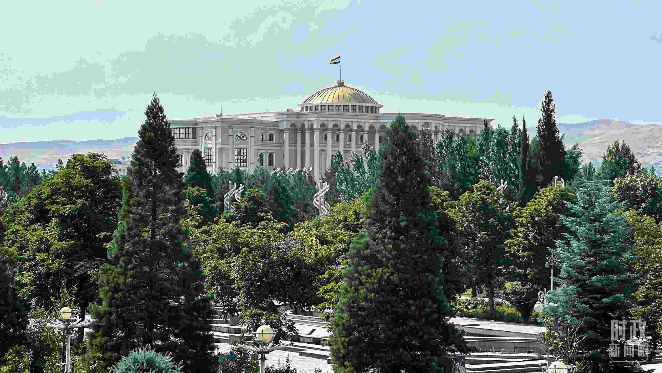 △塔吉克斯坦總統(tǒng)府。（總臺央視記者趙化拍攝）