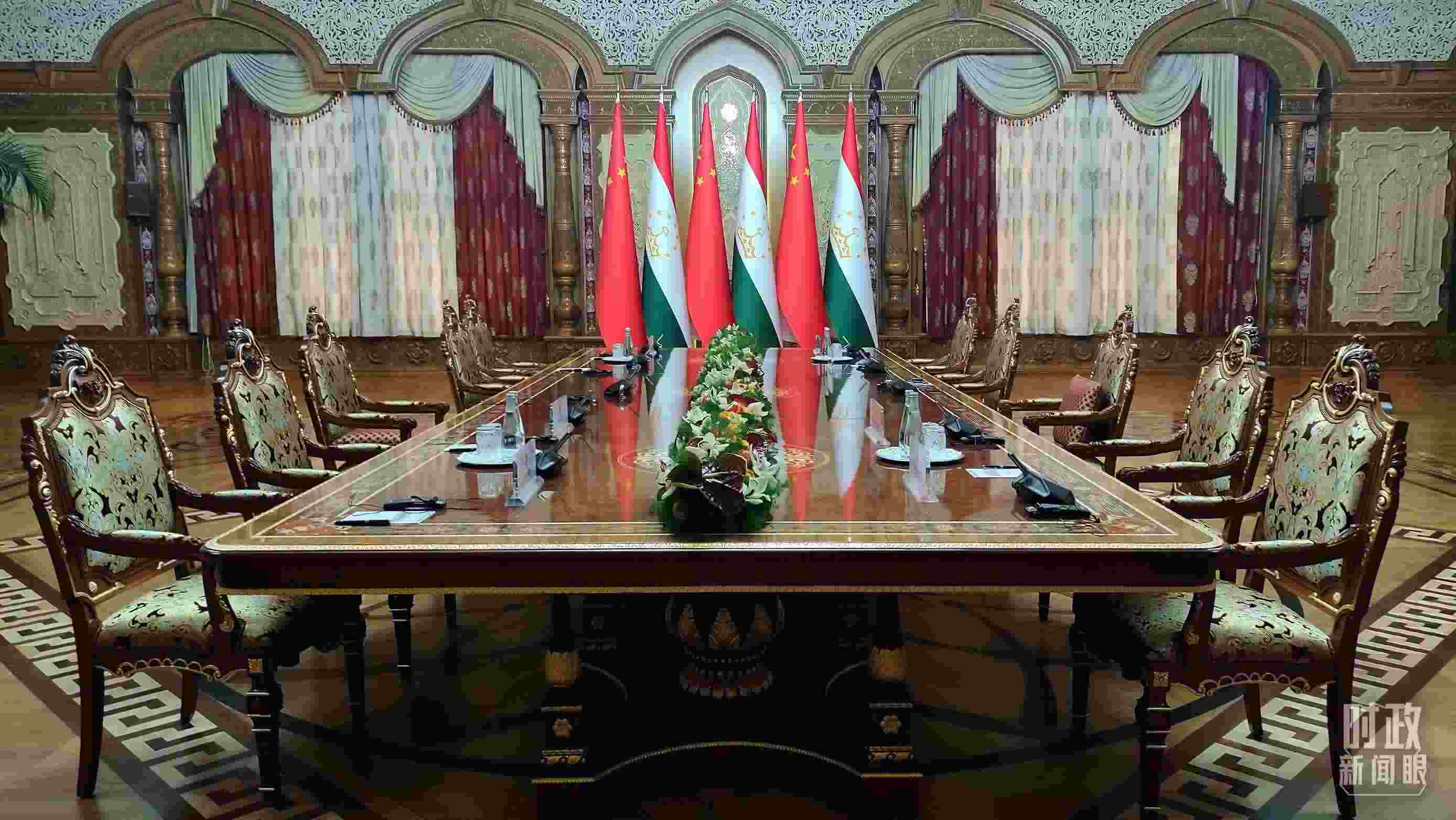 △中塔元首小范圍會談開始前。（總臺央視記者薛冠南拍攝）