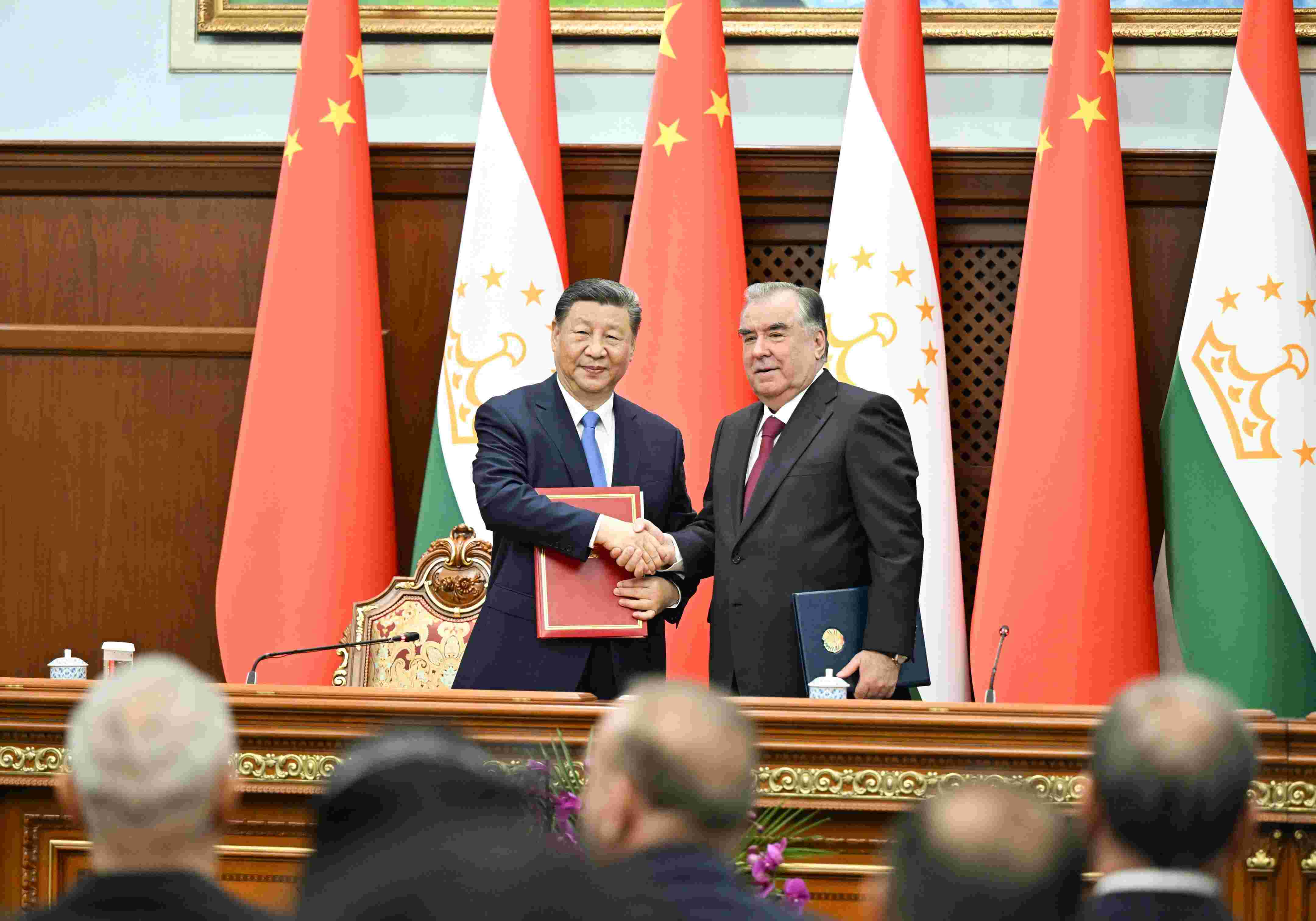 當?shù)貢r間2024年7月5日下午，習(xí)近平主席同塔吉克斯坦總統(tǒng)拉赫蒙在杜尚別總統(tǒng)府舉行會談。會談后，兩國元首共同簽署《中華人民共和國和塔吉克斯坦共和國關(guān)于發(fā)展新時代全面戰(zhàn)略合作伙伴關(guān)系的聯(lián)合聲明》。