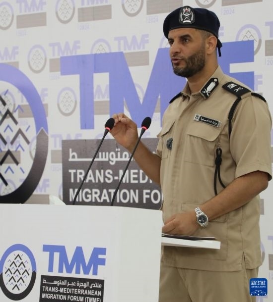 7月10日，利比亞內(nèi)政部長特拉貝爾西在首都的黎波里舉行的新聞發(fā)布會上講話。新華社發(fā)（哈姆扎·圖爾基亞攝）