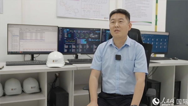 哈薩克斯坦能源投資公司副總經(jīng)理、總工程師張亮在接受人民網(wǎng)記者采訪。 人民網(wǎng)記者 葛泰佚攝