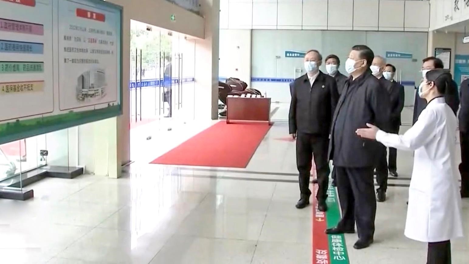 △2021年3月23日，習(xí)近平總書記在福建三明沙縣總醫(yī)院住院樓一層大廳，聽取醫(yī)改情況介紹。