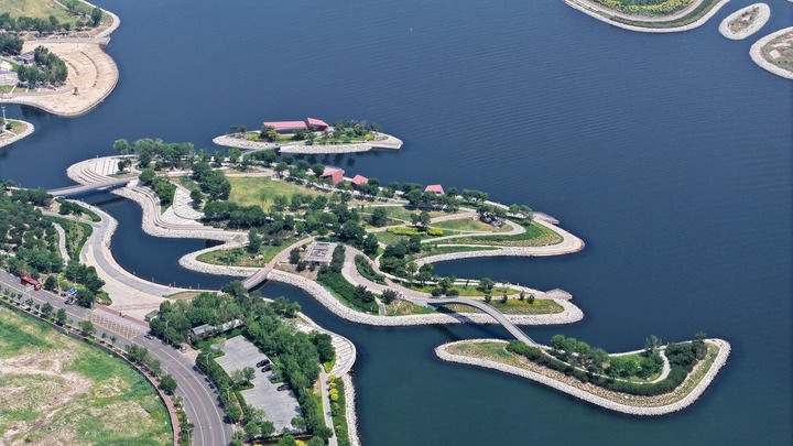 這是2024年6月28日拍攝的天津市濱海新區(qū)南灣公園一景（無(wú)人機(jī)照片）。新華社記者 李然 攝