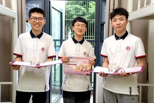 王子源（左）、母翰堯（中）、郭洋君（右）。清華大學(xué)供圖