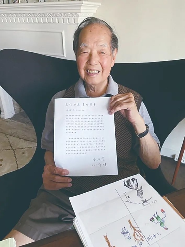 李政道先生曾面對(duì)鏡頭展示給中國(guó)高能物理事業(yè)的寄語(yǔ)。圖片來(lái)源：中國(guó)科學(xué)報(bào)