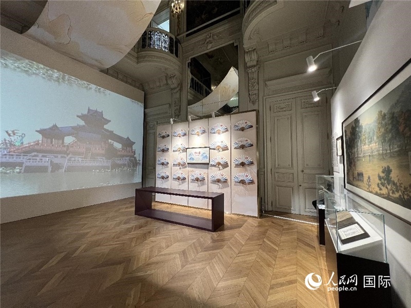 中國風(fēng)與法國經(jīng)典建筑相互融合。 人民網(wǎng)記者 何蒨攝