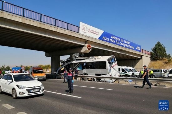 這是8月9日在土耳其安卡拉省波拉特勒拍攝的事故現(xiàn)場。新華社發(fā)（穆斯塔法·卡亞攝）