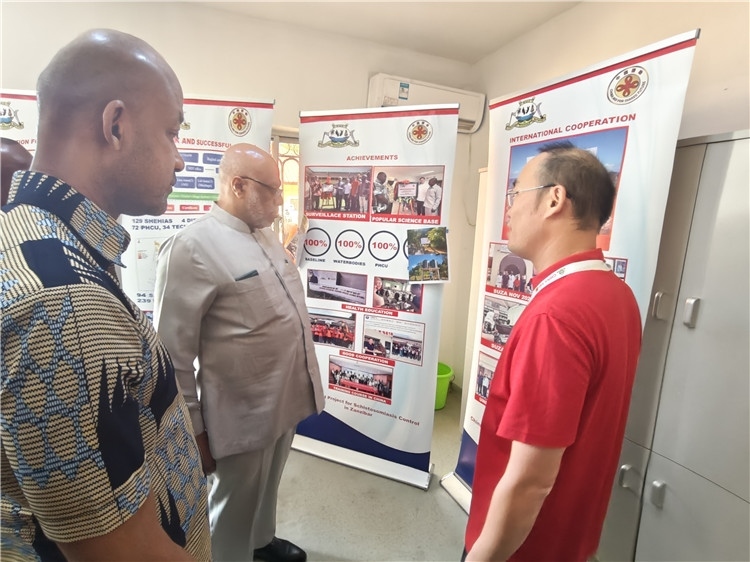 中方專家組組長黃玉政介紹項目進(jìn)展。專家組供圖