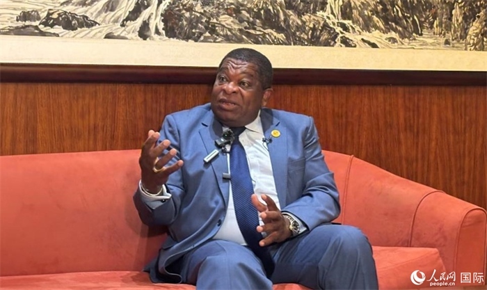 各國(guó)議會(huì)聯(lián)盟秘書(shū)長(zhǎng)馬丁·純貢接受采訪。人民網(wǎng) 曹欣悅攝