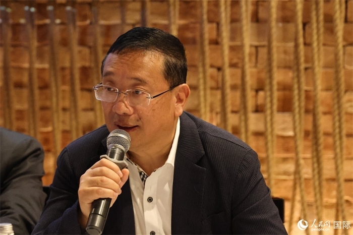 巴西文協(xié)主席上官建峰在座談會(huì)上致辭。人民網(wǎng)記者 陳海琪攝