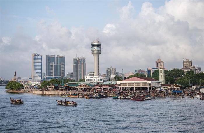 這是2023年12月29日拍攝的坦桑尼亞達(dá)累斯薩拉姆漁港。新華社記者王冠森攝