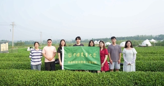 在山東日照，中國農(nóng)業(yè)大學(xué)食品學(xué)院實踐團(tuán)就農(nóng)業(yè)生產(chǎn)智能化設(shè)備、肥料選用等問題開展實地調(diào)研，并面向300余名村民陸續(xù)開展4次科普宣講。校方供圖