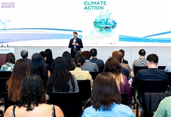 8月29日，在第二屆清華國際青年對話論壇活動上，正在清華大學(xué)攻讀藥學(xué)博士的埃及留學(xué)生阿姆爾·瓦赫巴分享中國之旅的感悟。新華社發(fā)（畢尚宏攝）