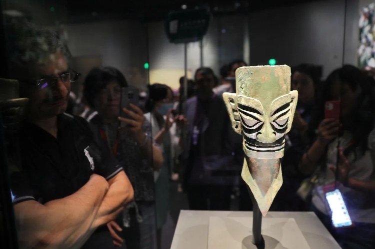 8月31日，亞洲媒體考察團(tuán)參訪三星堆博物館。《中國經(jīng)濟(jì)周刊》記者肖翊攝