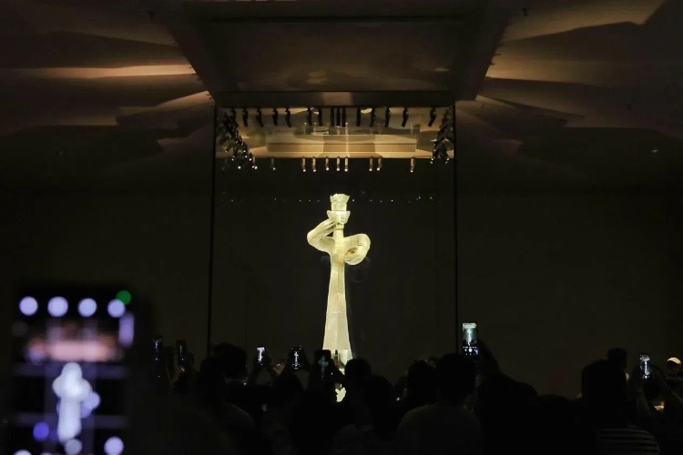 8月31日，亞洲媒體考察團(tuán)參訪三星堆博物館?！吨袊?jīng)濟(jì)周刊》記者肖翊攝