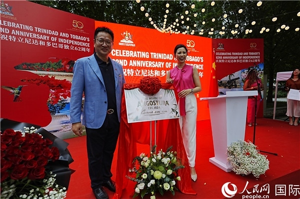 當天的慶祝儀式上，還舉行了特多著名酒品牌安高天娜回歸中國市場的揭幕儀式。人民網記者 趙益普攝