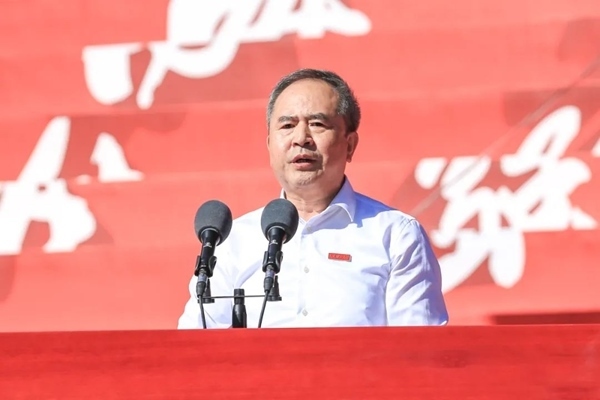 中國科學(xué)院院士、大連理工大學(xué)校長(zhǎng)賈振元在2024級(jí)新生開學(xué)典禮上致辭。校方供圖