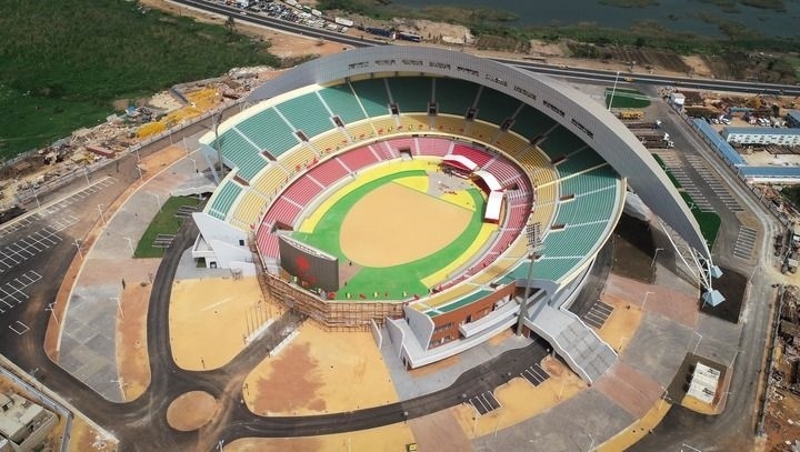 這是2018年7月18日在塞內(nèi)加爾首都達喀爾航拍的中國援建的塞內(nèi)加爾競技摔跤場。新華社記者 呂帥 攝