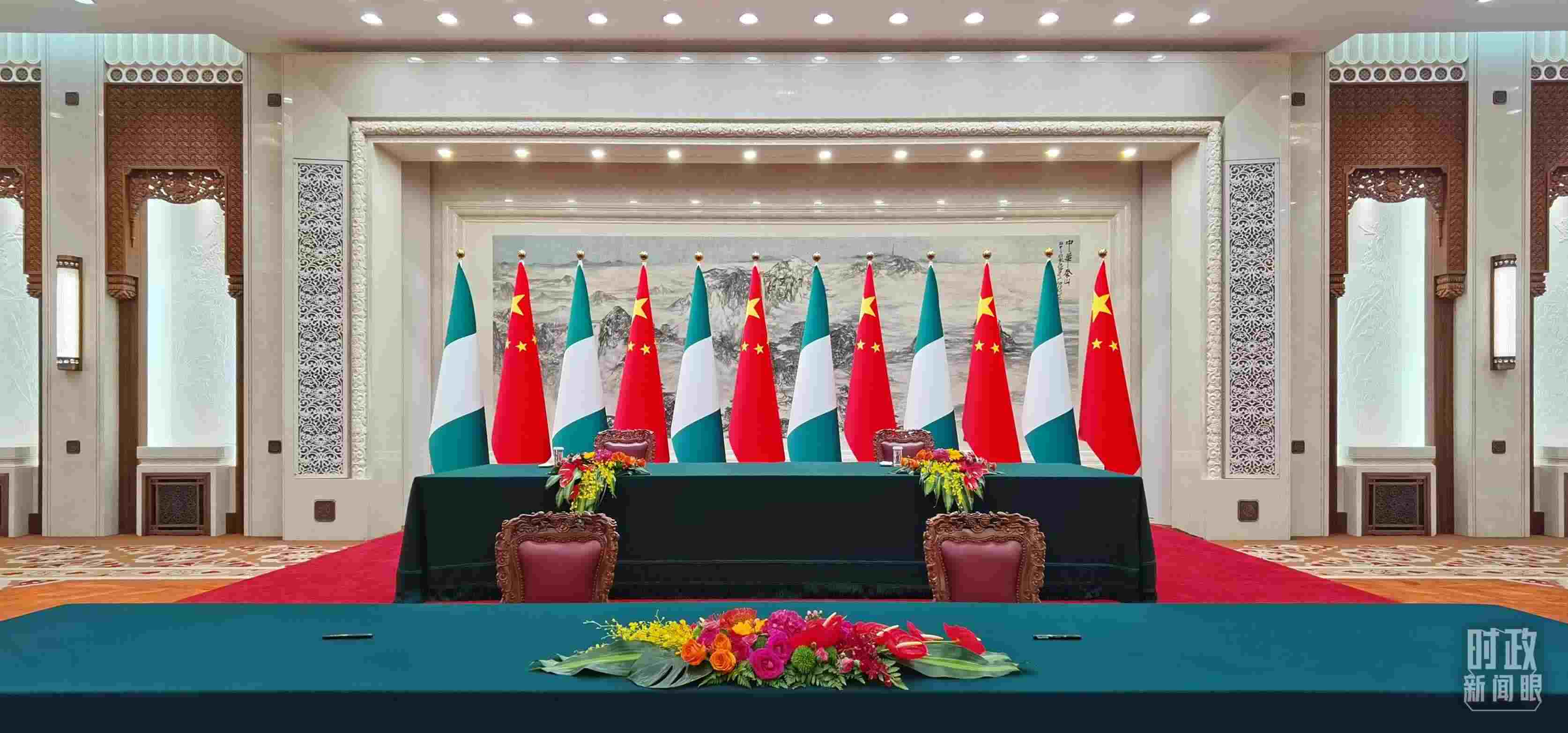  △中尼兩國(guó)元首在這里共同見(jiàn)證簽署多項(xiàng)雙邊合作文件，這是開(kāi)始前的現(xiàn)場(chǎng)。（總臺(tái)央視記者郭鴻拍攝）