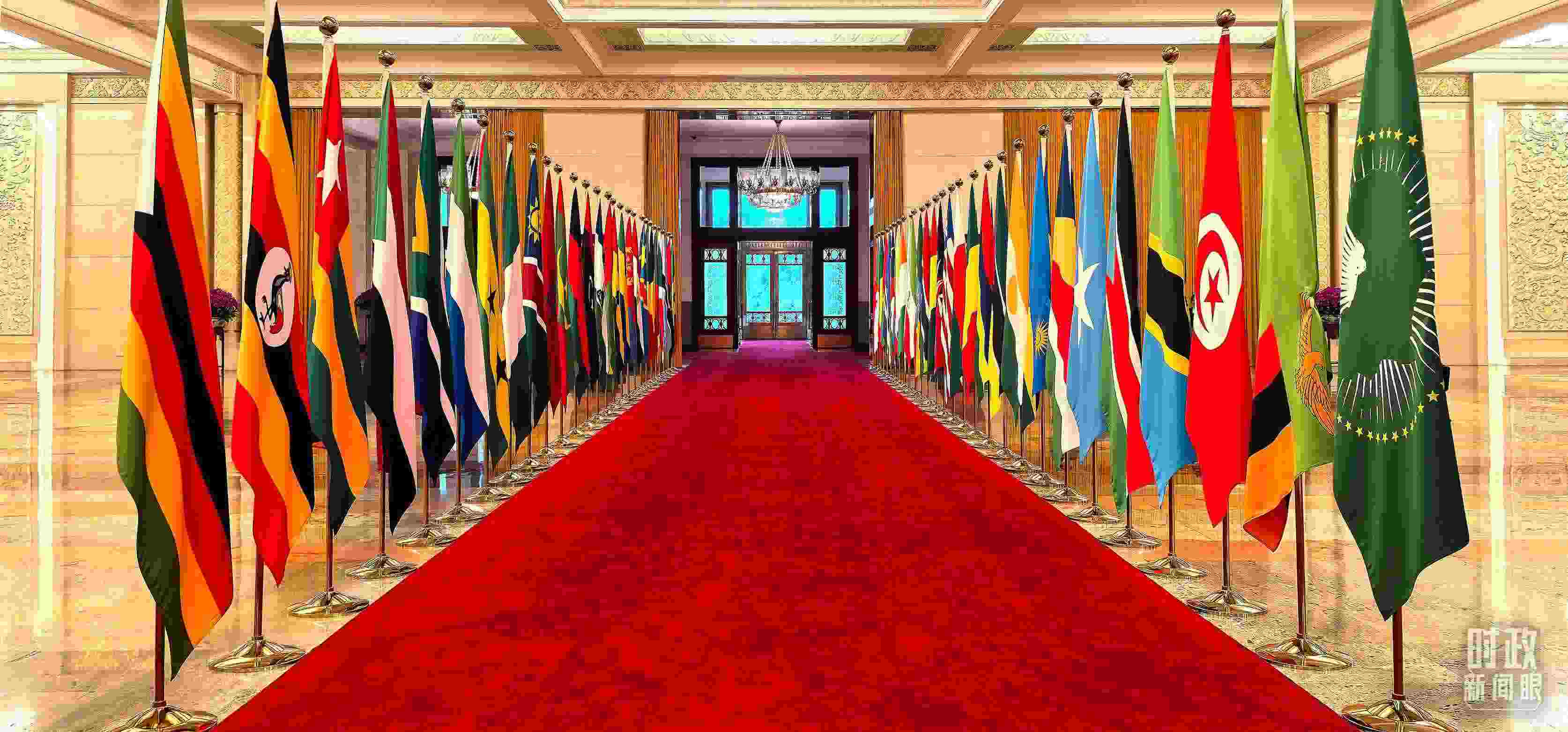 人民大會(huì)堂擺放的旗陣。（總臺(tái)央視記者馬超拍攝）