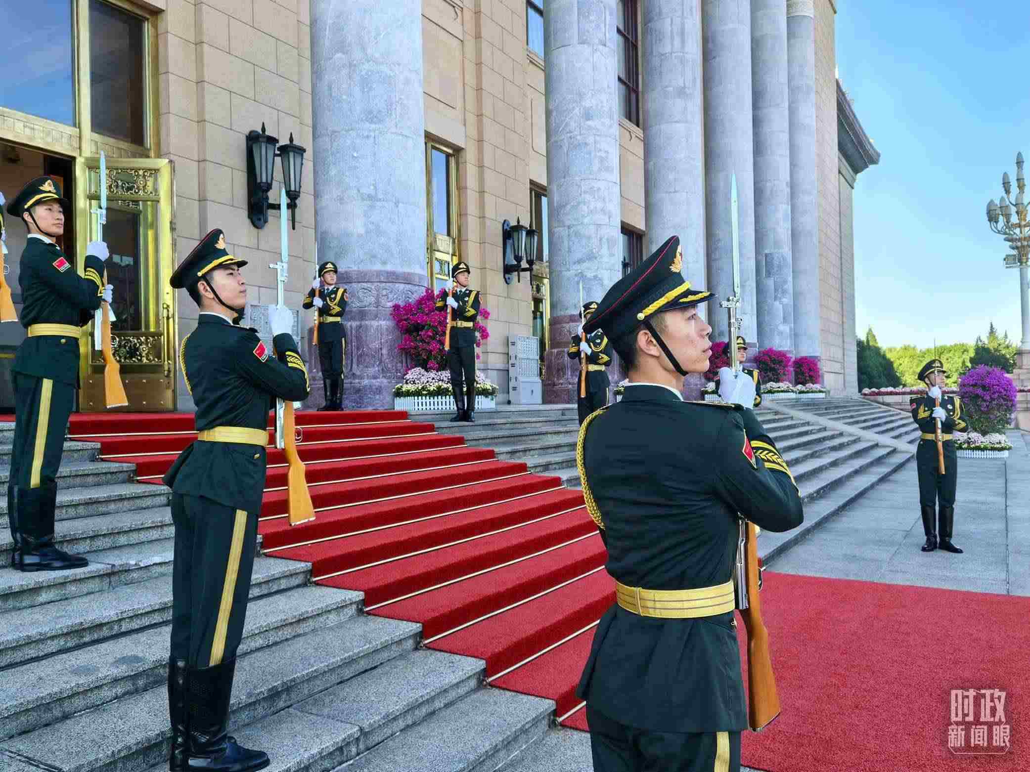 禮兵列隊(duì)迎接外賓。（總臺(tái)央視記者鐘銳拍攝）