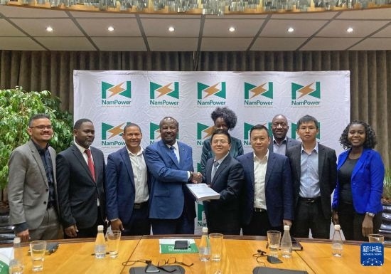 9月9日，在納米比亞首都溫得和克，嘉賓在簽字儀式后合影。新華社發(fā)（江西國際供圖）