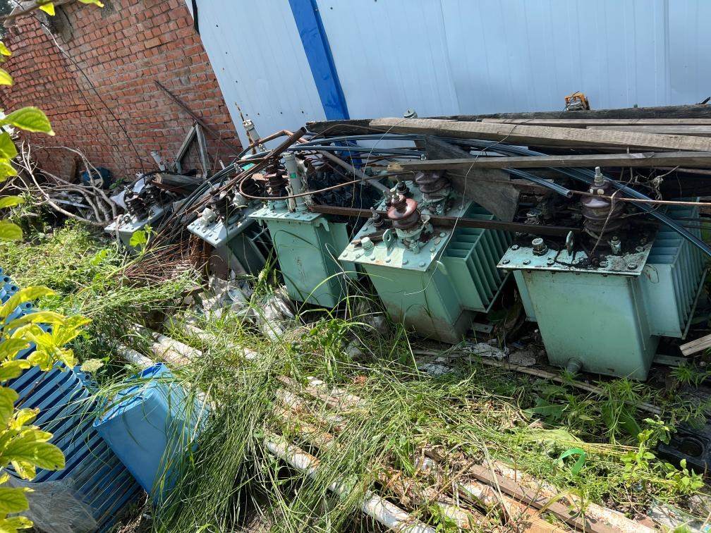 存放在農戶家中的變壓器。新華社記者董寶森攝