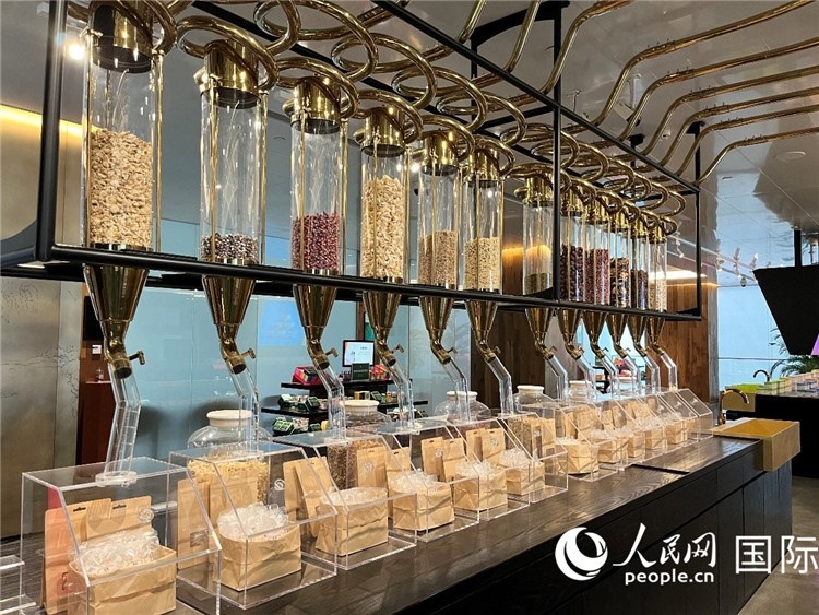 3.展示區(qū)展示的24節(jié)氣養(yǎng)生茶。（人民網(wǎng)記者陳思 攝）