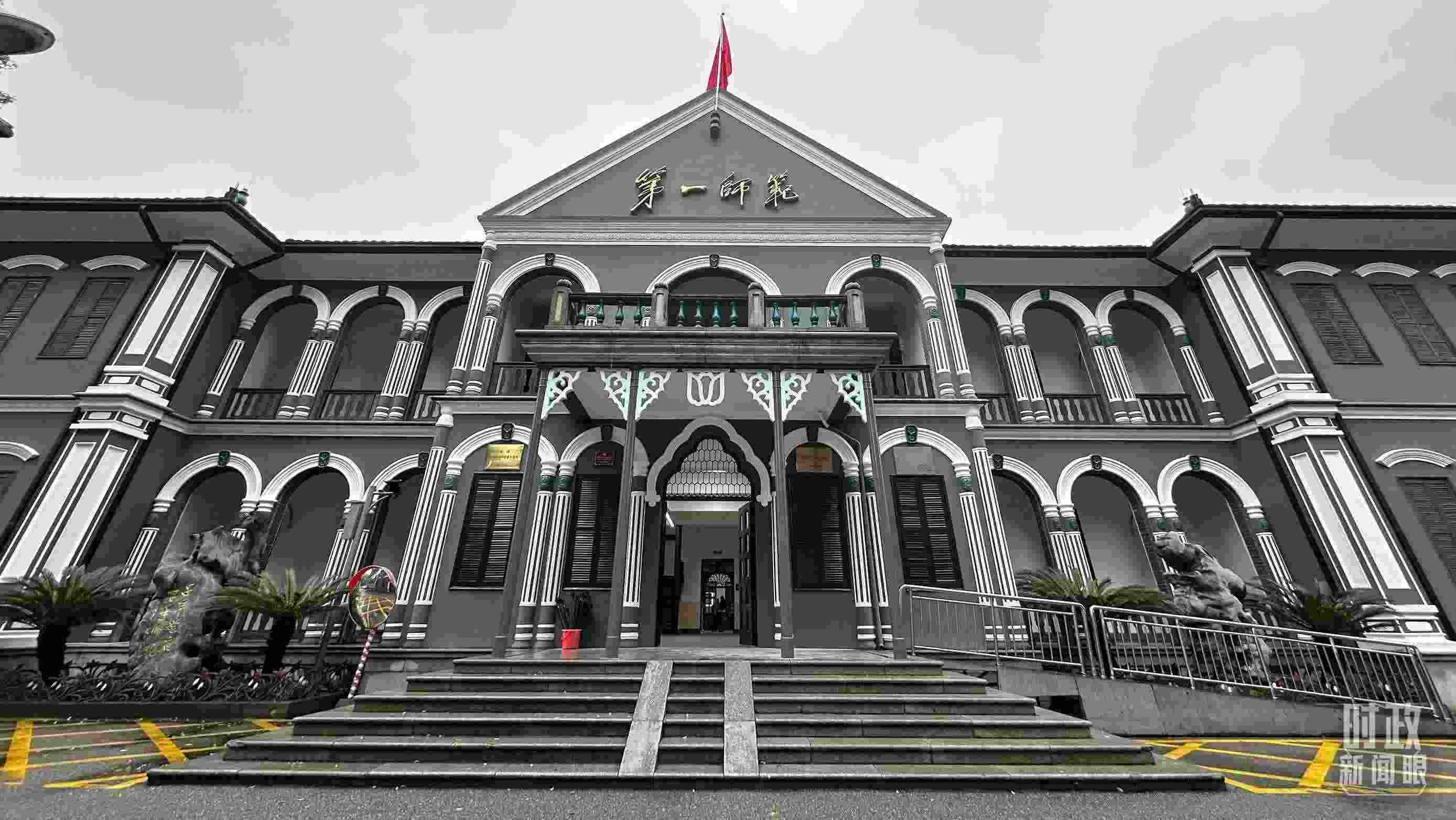  △2024年3月，習(xí)近平來到湖南第一師范學(xué)院（城南書院校區(qū)）考察。當(dāng)時(shí)他說，國家要強(qiáng)大，必須辦好教育。（總臺(tái)央視記者覃思拍攝）