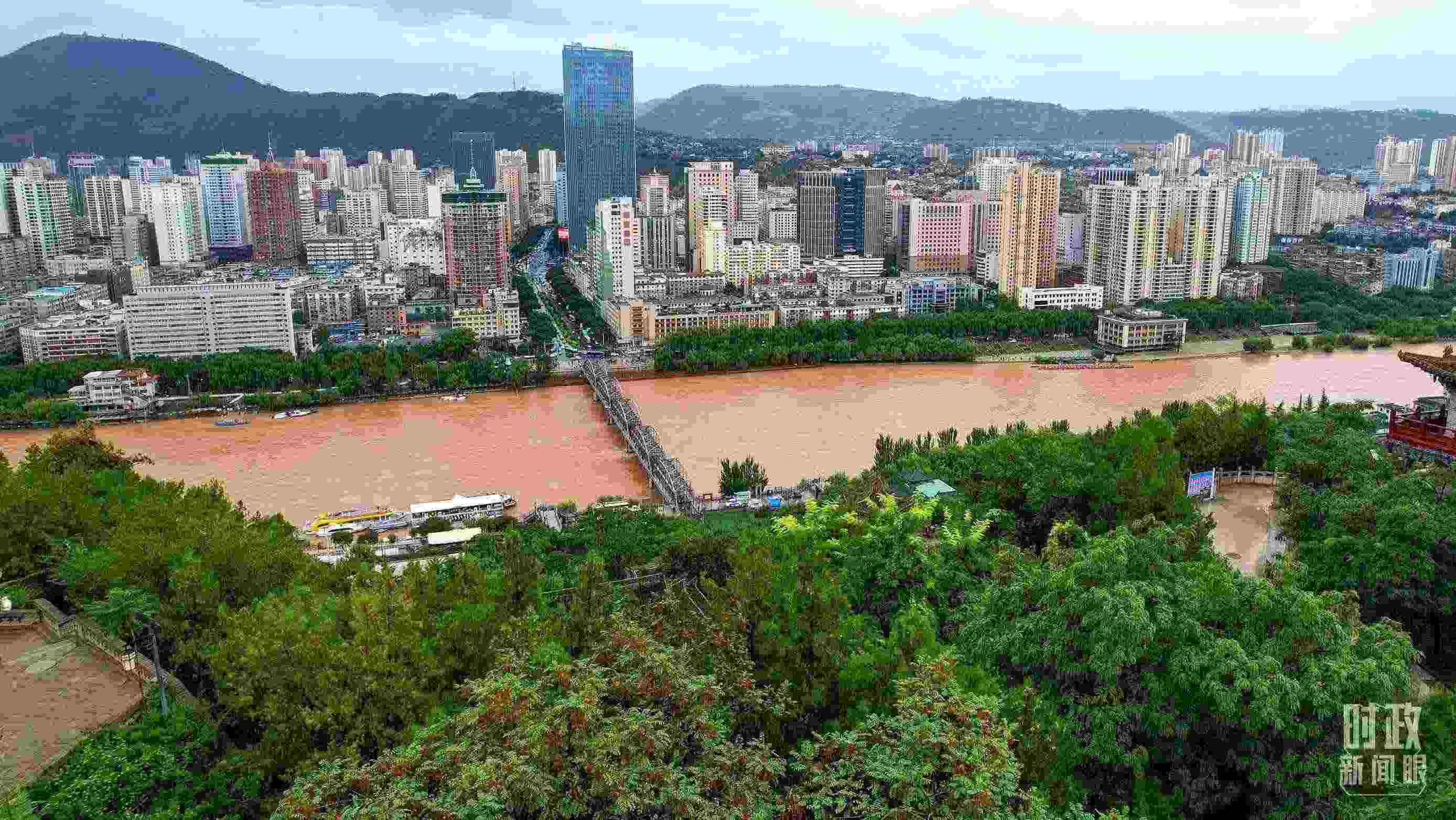 △黃河蘭州中山橋段。（總臺記者馬凌峰拍攝）