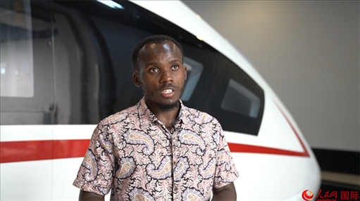 北京交通大學肯尼亞籍留學生卡里烏接受人民網(wǎng)采訪。人民網(wǎng) 周琳佳攝