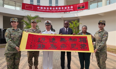 向內(nèi)圖大學(xué)贈送書法作品。內(nèi)圖大學(xué)孔子學(xué)院供圖