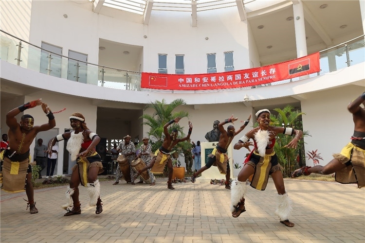 安哥拉民族舞。內(nèi)圖大學(xué)孔子學(xué)院供圖