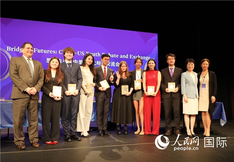 3、當天還舉行了以“中美青年未來說”為主題的中美“Z世代”辯論交流會。 人民網(wǎng)記者 李志偉攝