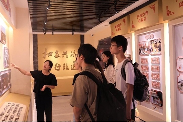 中央民族大學(xué)與中國人民大學(xué)聯(lián)合開展“大國邊疆”實(shí)踐調(diào)研活動(dòng)。校方供圖
