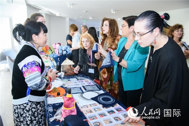 蠟染展示。傅永山攝